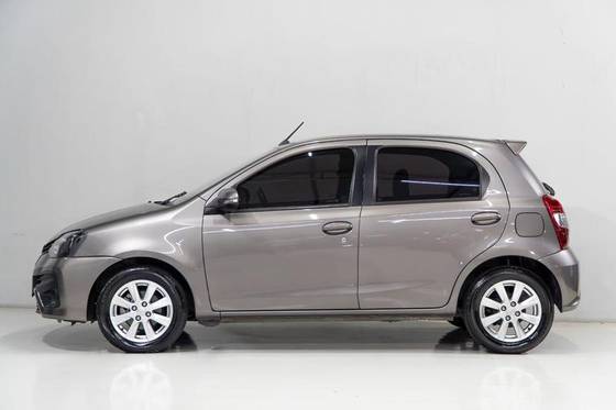 TOYOTA ETIOS 1.5 X PLUS 16V FLEX 4P AUTOMÁTICO